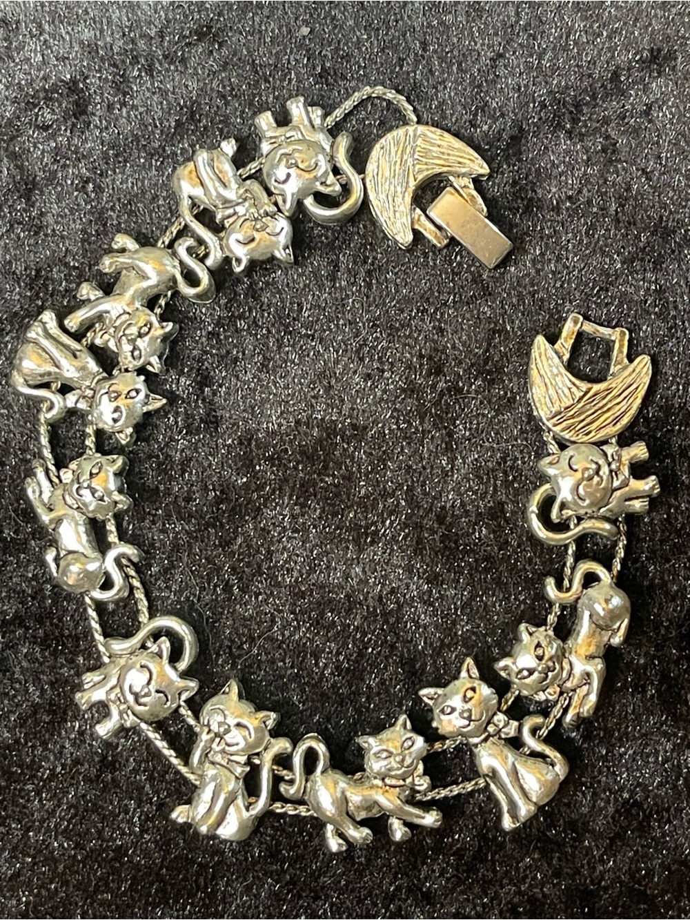 Vintage Sphinx Accessories cat slide bracelet